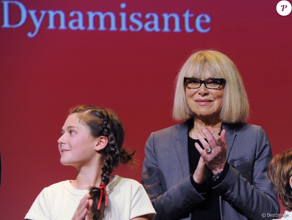Mireille Darc - Remise du 16e Prix Clarins de la Femme Dynamisante au Théâtre Mogador à Paris, le 14 octobre 2014