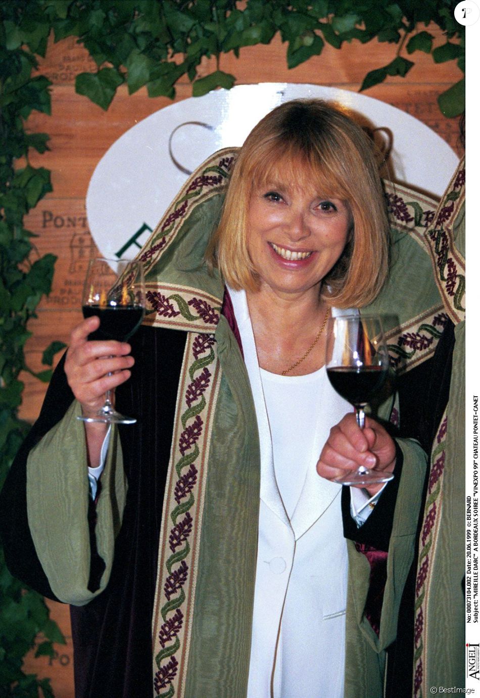 Mireille Darc à Bordeaux - Soirée Vinexpo en 1999