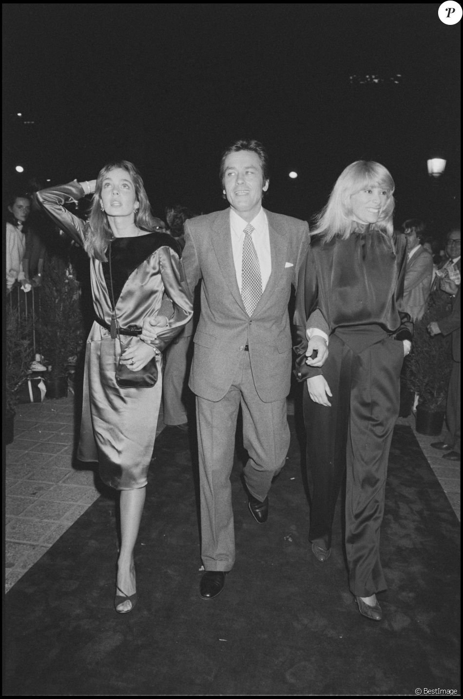 Mireille Darc avec Anne Parillaud et Alain Delon en 1981 à Paris