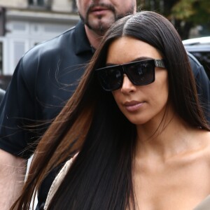 Kim Kardashian va déjeuner avec sa mère Kris Jenner au restaurant L'Avenue à Paris, le 2 octobre 2016