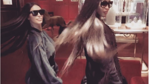 Kim Kardashian retrouve Naomi Campbell, source d'inspiration à Paris