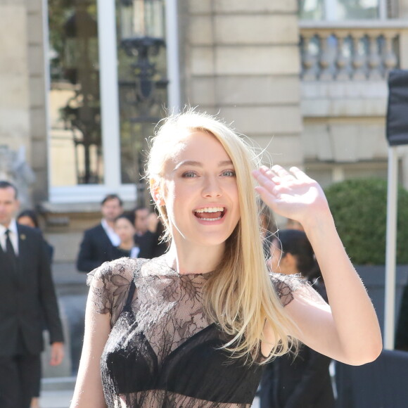 Dakota Fanning - People au défilé de mode "Valentino", collection prêt-à-porter Printemps-Eté 2017 à Paris, le 2 octobre 2016.