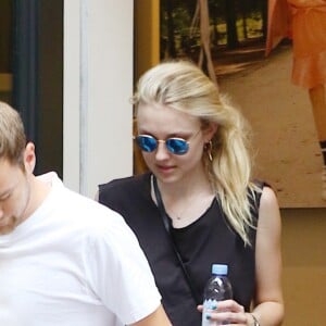 Dakota Fanning et son compagnon Jamie Strachan se promènent dans les rues de New York. Le 30 août 2015