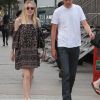 Dakota Fanning et son compagnon Jamie Strachan se promènent dans le quartier de Soho à New York. Le 27 juillet 2015