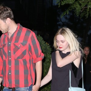 Dakota Fanning et son petit ami Jamie Strachan vont dîner au restaurant à New York, le 18 juin 2014.