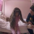 Septembre 2016, Vianney vient chanter pour Emmanuella, 9 ans, qui souffre du syndrome de Morsier et dont les parents ont créé l'association Les Yeux d'Emma. Le chanteur a posté la vidéo sur son compte Facebook le 3 octobre 2016.