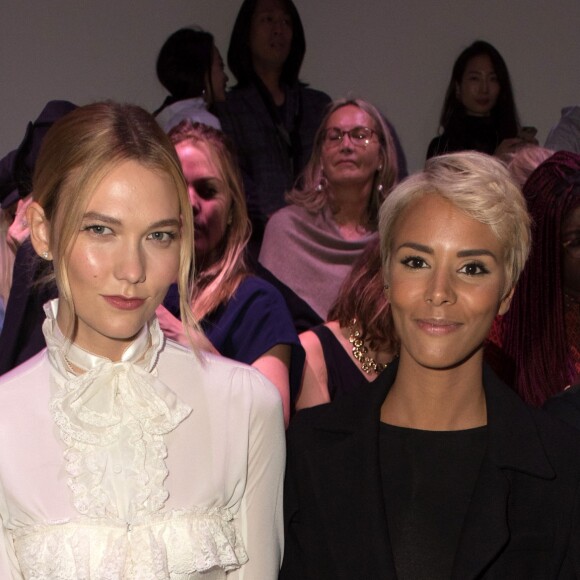 Karlie Kloss et Shy'm - Défilé Shiatzy Chen (collection prêt-à-porter printemps-été 2017) au Grand Palais. Paris, le 4 octobre 2016.
