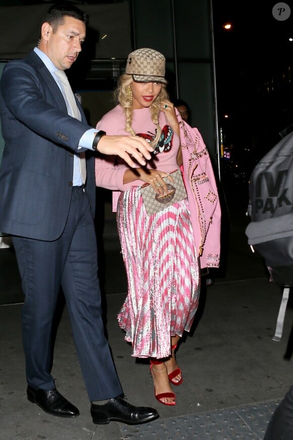 Beyonce Knowles et Jay-Z sortent d'un dîner à New York, le 5 octobre 2016.