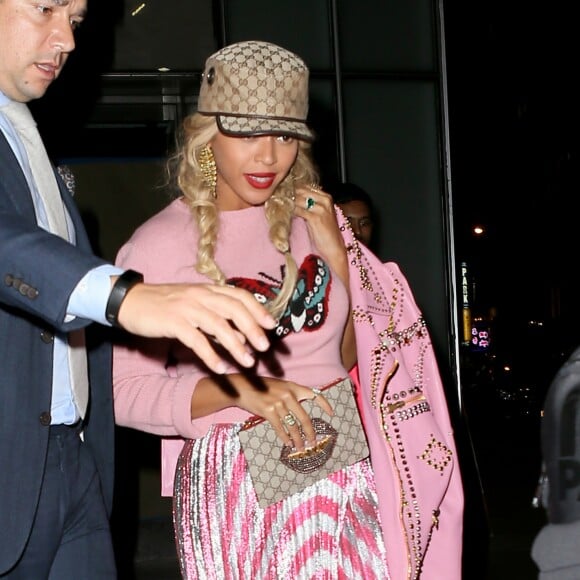 Beyonce Knowles et Jay-Z sortent d'un dîner à New York, le 5 octobre 2016.