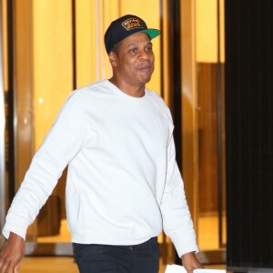 Jay-Z sort d'une longue journée au bureau à New-York le 5 octobre 2016.