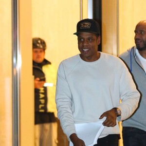 Jay-Z sort d'une longue journée au bureau à New-York le 5 octobre 2016.