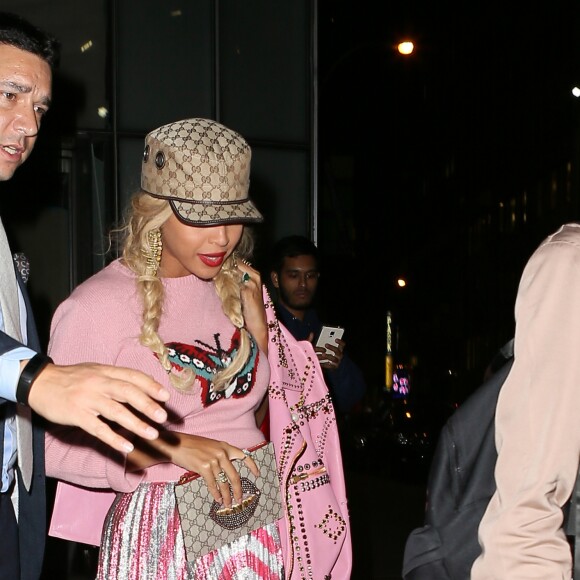 Beyonce sort d'une longue journée au bureau à New-York le 5 octobre 2016.