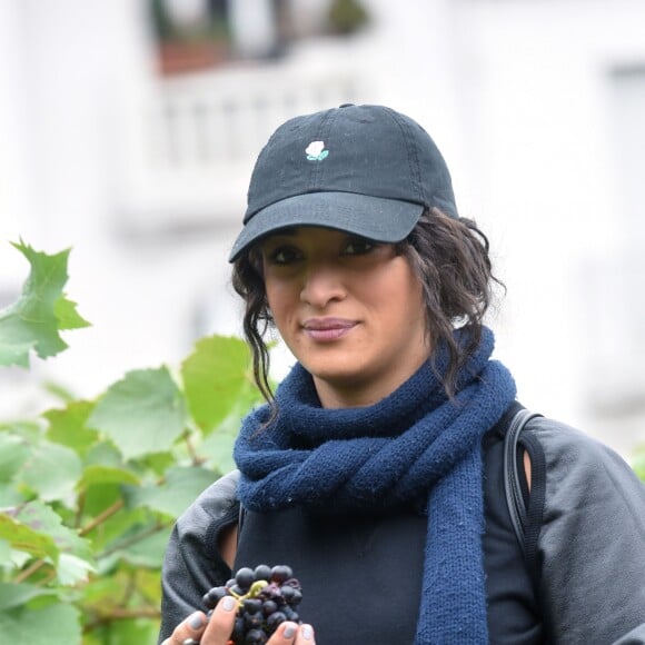 Camélia Jordana participe aux vendanges des vignes du clos Montmartre à Paris le 8 octobre 2016.