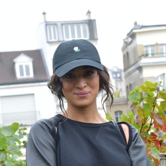 Camélia Jordana participe aux vendanges des vignes du clos Montmartre à Paris le 8 octobre 2016.