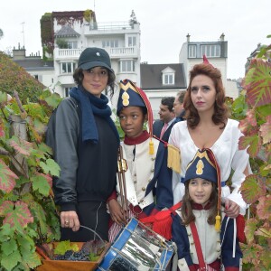 Camélia Jordana participe aux vendanges des vignes du clos Montmartre à Paris le 8 octobre 2016.