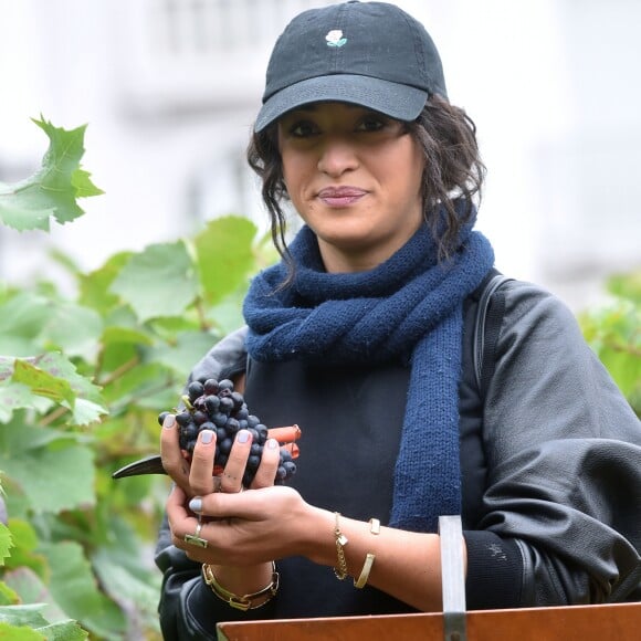 Camélia Jordana participe aux vendanges des vignes du clos Montmartre à Paris le 8 octobre 2016.