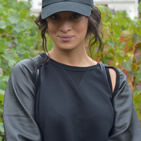 Camélia Jordana participe aux vendanges des vignes du clos Montmartre à Paris le 8 octobre 2016.