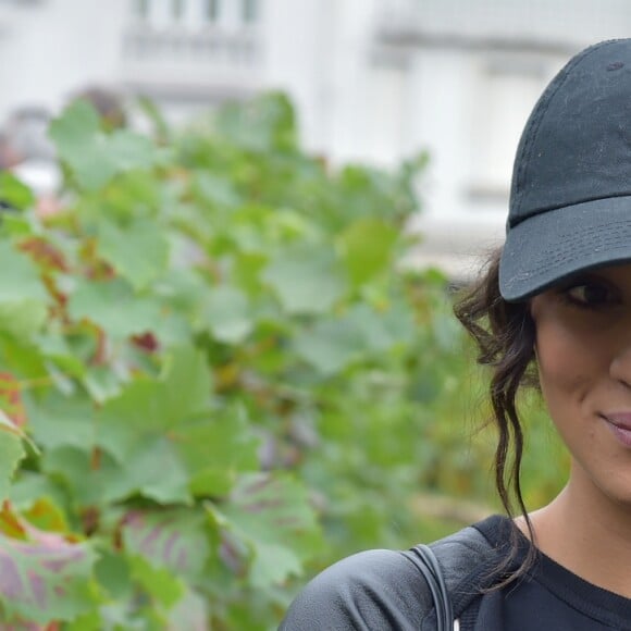 Camélia Jordana participe aux vendanges des vignes du clos Montmartre à Paris le 8 octobre 2016.