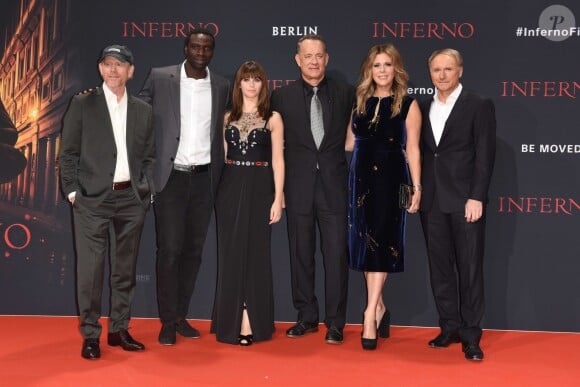 Ron Howard, Omar Sy, Felicity Jones, Tom Hanks et sa femme Rita Wilson, Dan Brown - Première du film "Inferno" à Berlin. Le 10 octobre 2016 10/10/2016 - Berlin