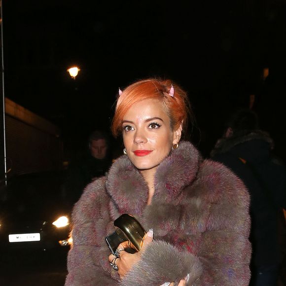 Lily Allen à la sortie de la soirée British Fashion Awards 2014 à Londres, le 1er décembre 2014
