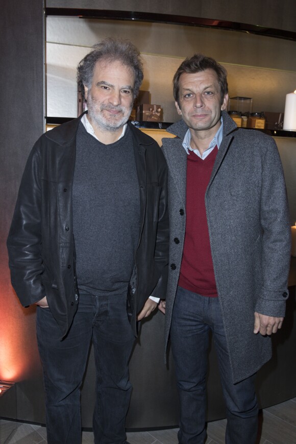 Raphaël Mezrahi et Laurent Mariotte lors de la soirée de réouverture de l'Emporio Armani Caffé au 149 boulevard Saint-Germain à Paris, le 13 octobre 2016
