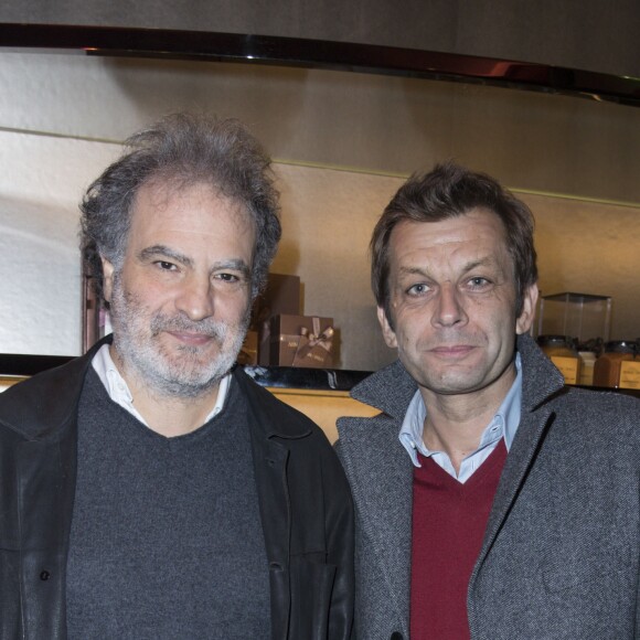 Raphaël Mezrahi et Laurent Mariotte lors de la soirée de réouverture de l'Emporio Armani Caffé au 149 boulevard Saint-Germain à Paris, le 13 octobre 2016