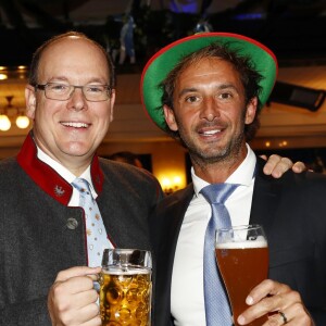 Pierre Frolla et le Prince Albert II de Monaco participent à la soirée d'ouverture de la 11ème édition de l'Oktoberfest au Café de Paris, à Monaco, le 14 octobre 2016.