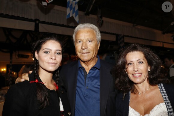 Luciano du restaurant Rampoldi, sa femme et leur fille participent à la soirée d'ouverture de la 11ème édition de l'Oktoberfest au Café de Paris, à Monaco, le 14 octobre 2016.
