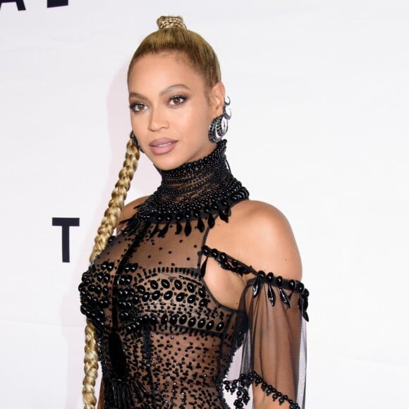 Beyoncé participe au deuxième concert caritatif de Tidal, TIDAL X: 1015, organisé au Barclays Center de New York le 15 octobre 2016.