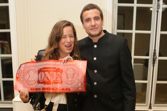 Exclusif - Jade Jagger et Karl Lagasse - Soirée "Fashion Charity Art" en association avec la fondation Claude Pompidou au Mona Bismarck American Center à Paris le 5 octobre 2016. Ce soir l'agence Pink Heater s'associe à la fondation pour cette où sont vendues et exposée des oeuvres de dix grands artistes contemporains comme Pierre et Gilles, Karl Lagerfeld, Bernard Venet, Erro, Karl Lagasse et Jade Jagger, la fille unique de Bianca et Mick Jagger, qui présentait également sa collection de bijoux qu'elle a dessinée pour cet événement. © CVS/LMS/Bestimage