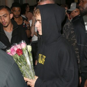 Justin Bieber accueilli par ses fans à 3 heures du matin à la sortie de son concert Purpose World Tour à 02 arena à Londres, le 15 octobre 2016 © CPA/Bestimage