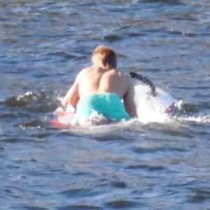 Exclusif - Justin Bieber a loué une immense villa à 30 minutes de Stockholm et fait du wakeboard à Lidingo le 1er octobre 2016