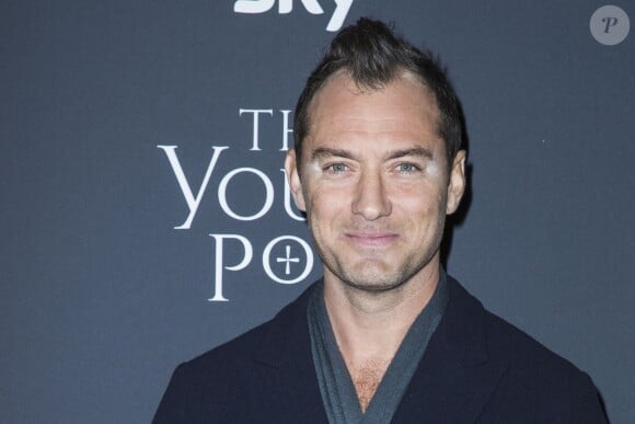 Jude Law - Avant-première de la série "The Young Pope" à la cinémathèque à Paris le 17 octobre 2016. © Olivier Borde/Bestimage