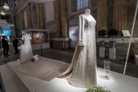 Robe de mariage Dior de la reine Silvia de Suède lors de l'inauguration le 17 octobre 2016 au palais royal Drottningholm à Stockholm de l'exposition "Les robes de mariée royales, 1976-2015".