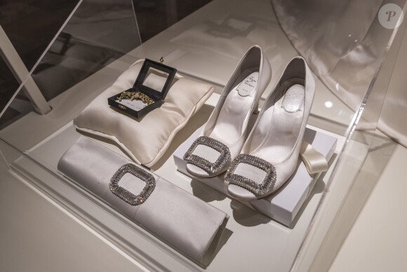 Accessoires de la princesse Victoria de Suède pour son mariage, lors de l'inauguration le 17 octobre 2016 au palais royal Drottningholm à Stockholm de l'exposition "Les robes de mariée royales, 1976-2015".