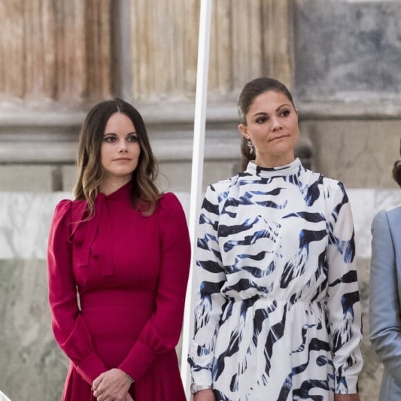 La reine Silvia de Suède, la princesse Victoria et la princesse Sofia étaient réunies le 17 octobre 2016 au palais royal Drottningholm à Stockholm pour inaugurer l'exposition des robes de mariée royales.