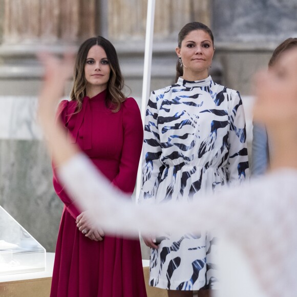 La reine Silvia de Suède, la princesse Victoria et la princesse Sofia étaient réunies le 17 octobre 2016 au palais royal Drottningholm à Stockholm pour inaugurer l'exposition des robes de mariée royales.