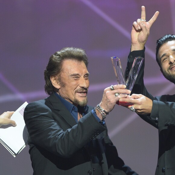 Johnny Hallyday et Maxim Nucci (Yodelice) - Victoire Album de chansons pour "De l'Amour" - Cérémonie des 31 èmes Victoires de la Musique au Zénith de Paris le 12 février 2016 © Guirec Coadic / Bestimage