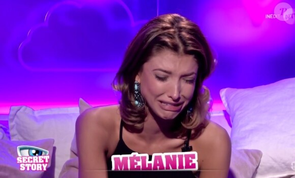 Mélanie en larmes au confessionnal - "Secret Story 10" sur NT1, le 21 octobre 2016.
