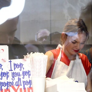 La soeur de Romain Dauriac (Gérante de l'enseigne T-Shirt rouge) - Ouverture de la boutique de popcorn "Yummy Pop" de Scarlett Johansson et son mari Romain Dauriac dans le quartier du Marais à Paris, France, le 22 octobre 2016.