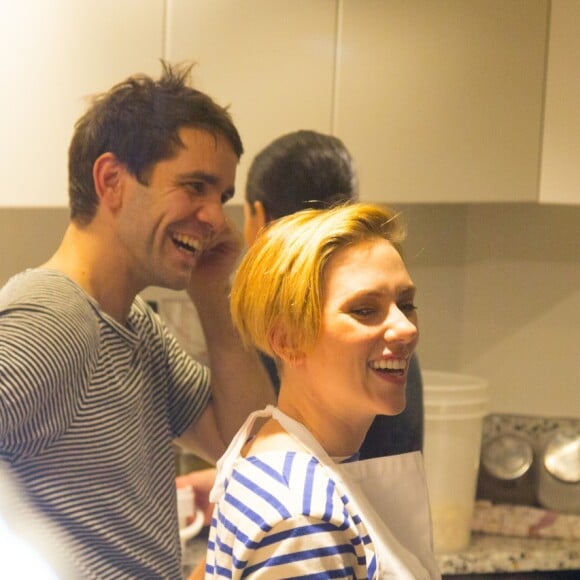 Romain Dauriac, Scarlett Johansson, Will Horowitz et Dimitri Assiaridis lors du l'ouverture du Popcorn store 'YummyPop' dans le Marais, Paris, le 22 octobre 2016.