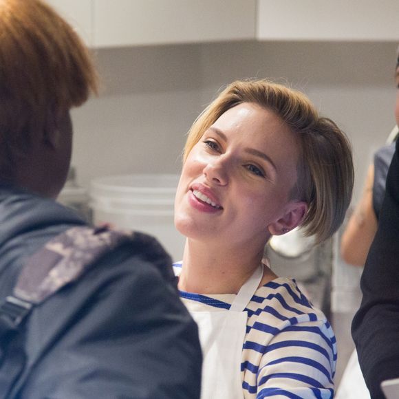 Scarlett Johansson lors du l'ouverture du Popcorn store 'YummyPop' dans le Marais, Paris, le 22 octobre 2016.