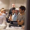Scarlett Johansson, Romain Dauriac, Dimitri Assiaridis, Will Horowitz lors du l'ouverture du Popcorn store 'YummyPop' dans le Marais, Paris, le 22 octobre 2016.