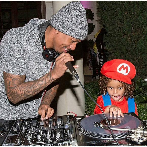 Nick Cannon et son fils Moroccan à la soirée d'Halloween de Mariah Carey. Photo publiée sur Instagram le 24 octobre 2016