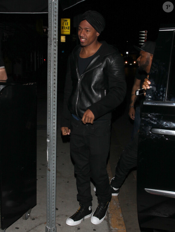 Nick Cannon est allé diner au restaurant The Nice Guy à West Hollywood, le 8 octobre 2016  TV personality Nick Cannon was seen grabbing some food to go from The Nice Guy in West Hollywood, California on October 8, 2016.08/10/2016 - West Hollywood