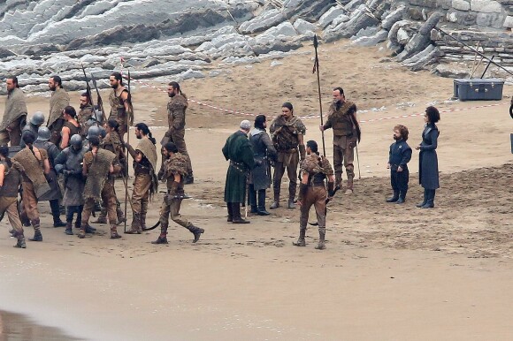 Peter Dinklage et Kit Harington sur le tournage de la série "Game of Thrones 7" à Zumaia en Espagne le 24 octobre 2016.
