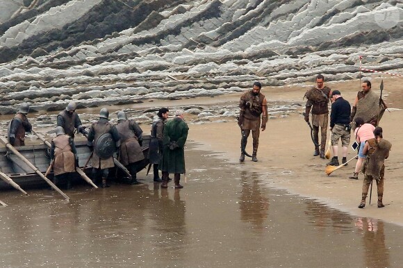Peter Dinklage et Kit Harington sur le tournage de la série "Game of Thrones 7" à Zumaia en Espagne le 24 octobre 2016.