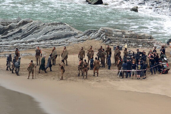 Peter Dinklage et Kit Harington sur le tournage de la série "Game of Thrones 7" à Zumaia en Espagne le 24 octobre 2016.