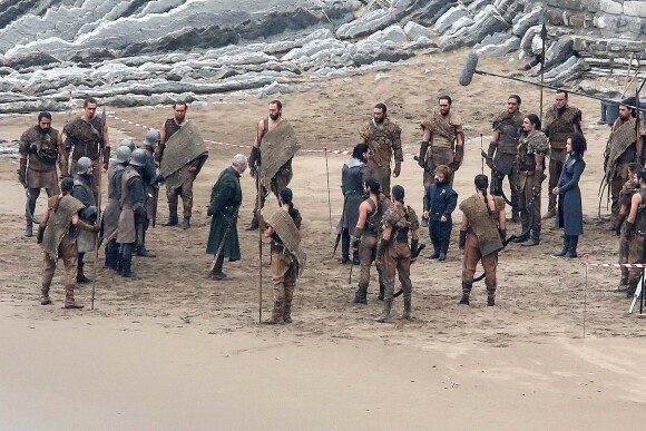 Peter Dinklage et Kit Harington sur le tournage de la série "Game of Thrones 7" à Zumaia en Espagne le 24 octobre 2016.