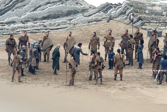 Peter Dinklage et Kit Harington sur le tournage de la série "Game of Thrones 7" à Zumaia en Espagne le 24 octobre 2016.